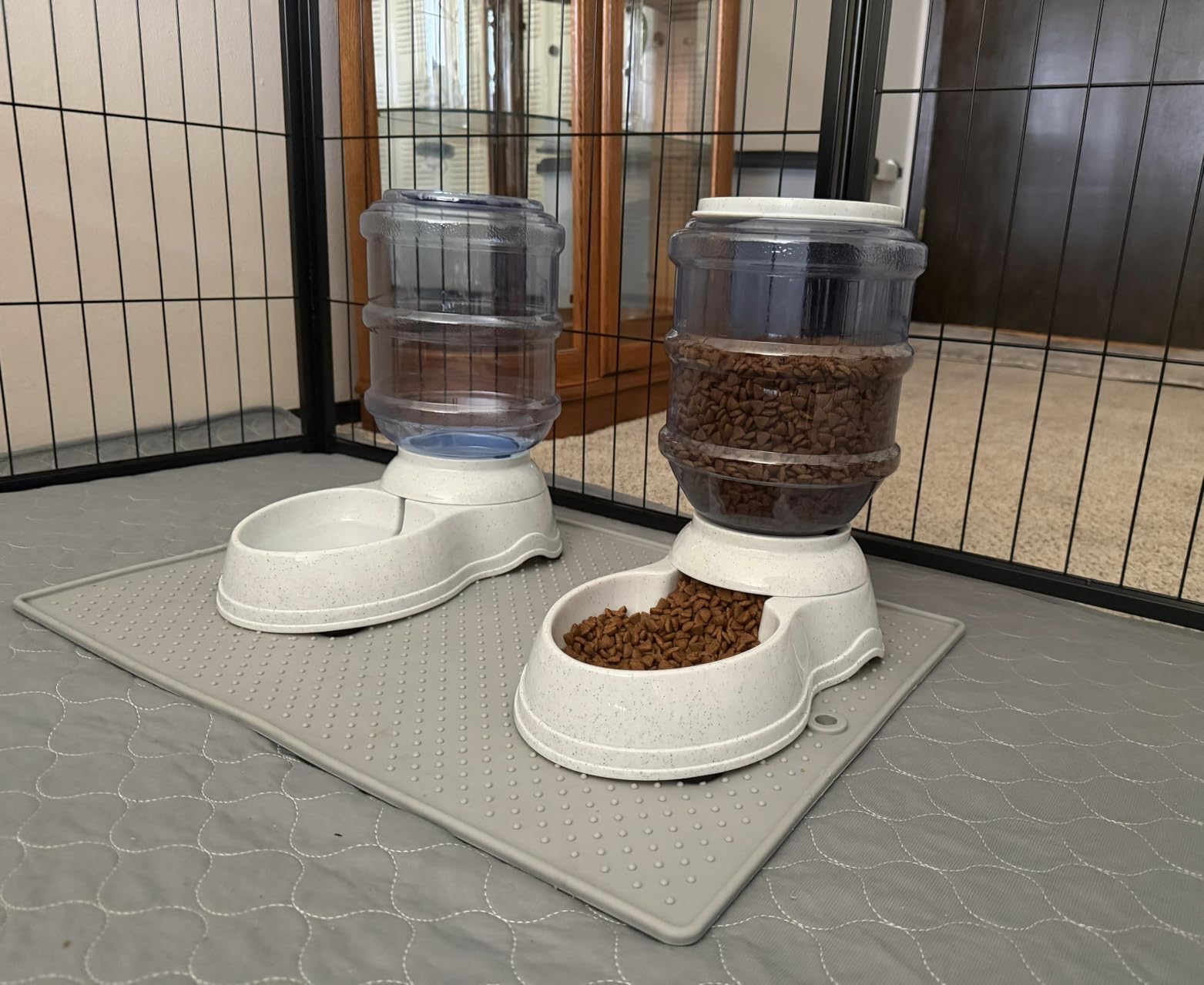 Amazon Basics Automatic Pet Water Dispenser and Gravity Food Feeder Set for Cat and Dog, Easy to Clean, 152fl.oz food feeder, 135.3fl.oz water dispenser, Small, Pack of 2 customer photo 1