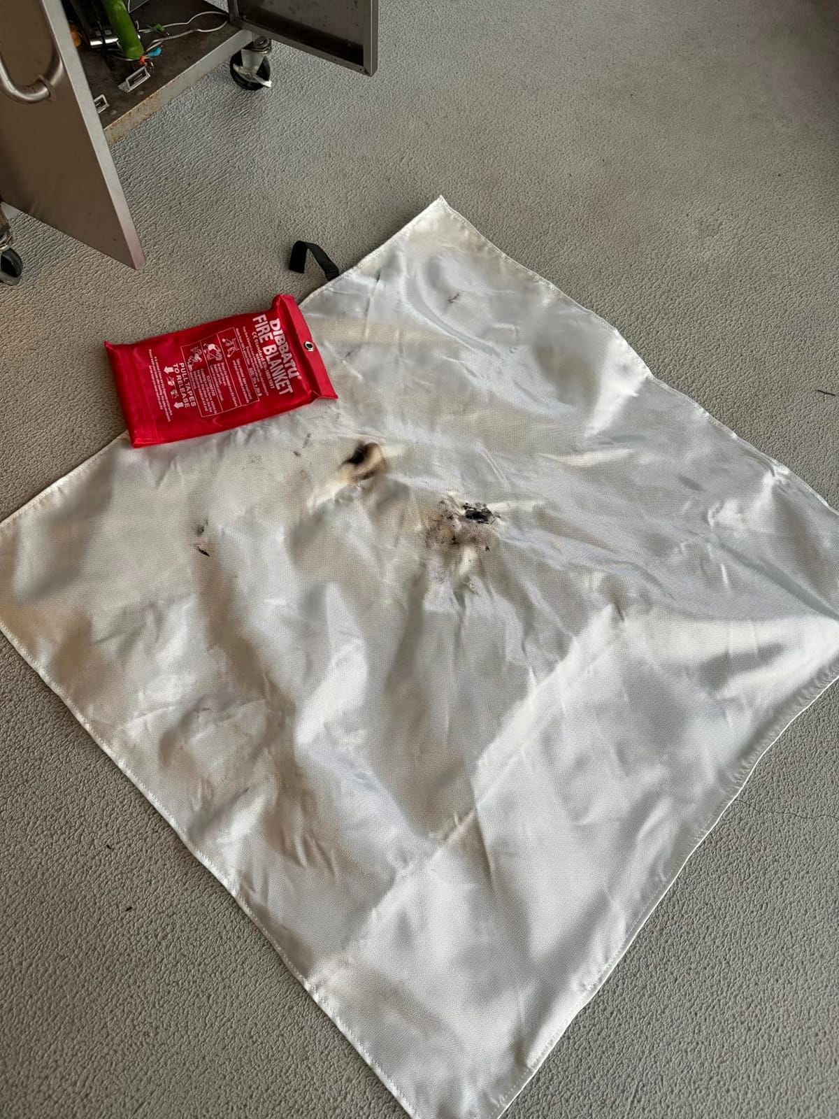 Fire Blanket for Home and Kitchen,Emergency for Small Fire,Reused,Easy Use customer photo 1