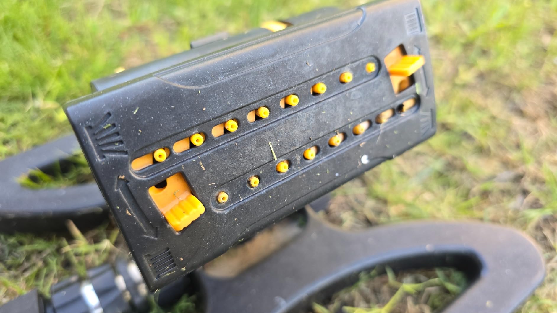 Melnor 65003-AMZ Mini Oscillating Sprinkler with Product Adapter Watering Set, On Base, Black, Yellow customer photo 2