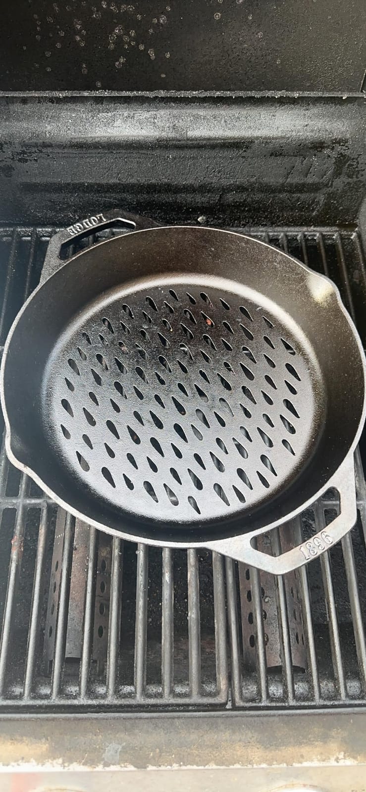 Lodge Pre-Seasoned Cast Iron Round Grilling Basket, 12 Inches customer photo 1
