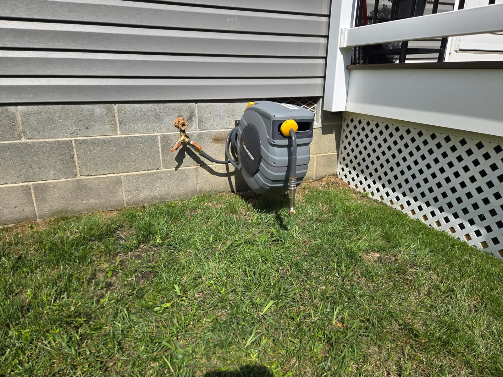 GLAHODEN 5/8 in x 100 ft Retractable Garden Hose Reel with Automatic Rewind customer photo 2