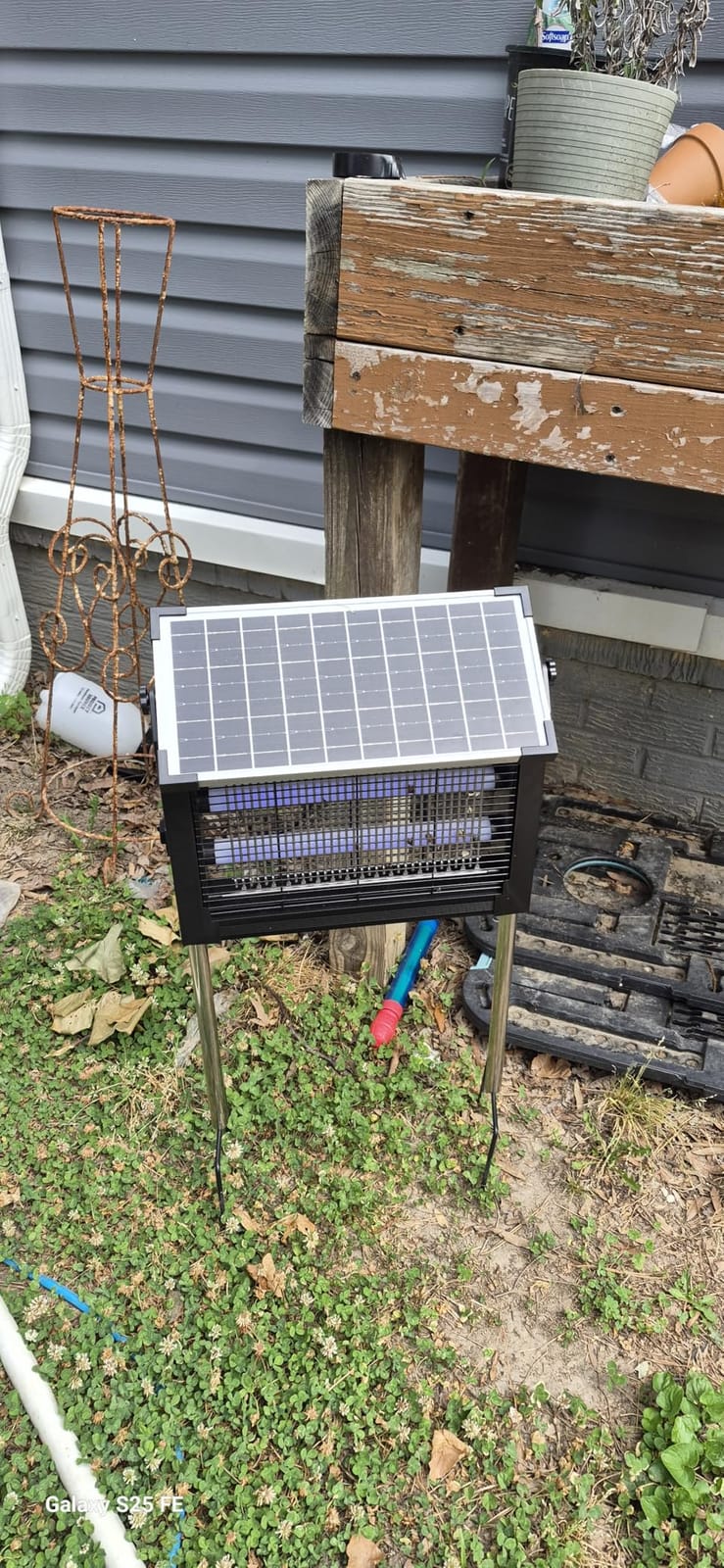 Solar Bug Zapper 4500V, Waterproof Mosquito Zapper Fly Traps Outdoor Patio customer photo 1