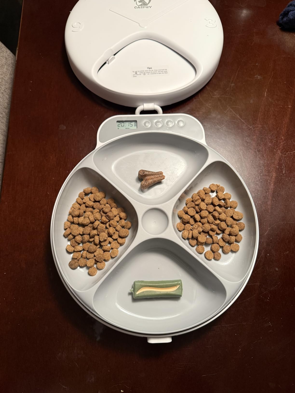 Casfuy Battery-Operated Automatic Cat Feeder - Whisker Friendly Automatic Cat Food Dispenser for Wet Dry Food Cordless 4-Meal Auto Feeder for Cats Small Dogs with Programmable 12H/24H Format Timer customer photo 2
