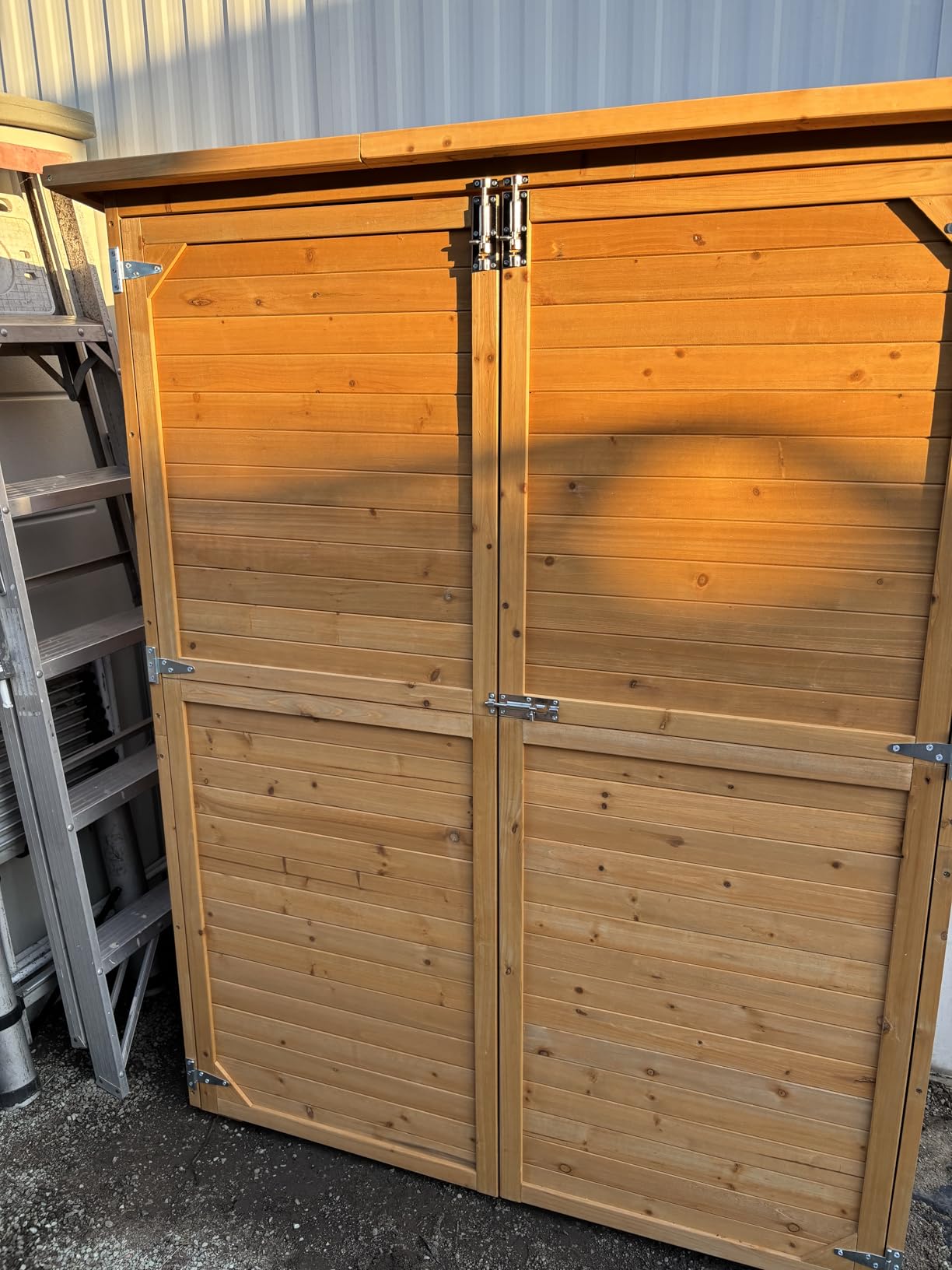 VEVOR Outdoor Storage Shed, Large Wooden Outside Storage Cabinet with Waterproof Roof and Metal Frame, Double Lockable Doors Garden Tool Shed Storage House Cabinet with Shelves & Floor, 55