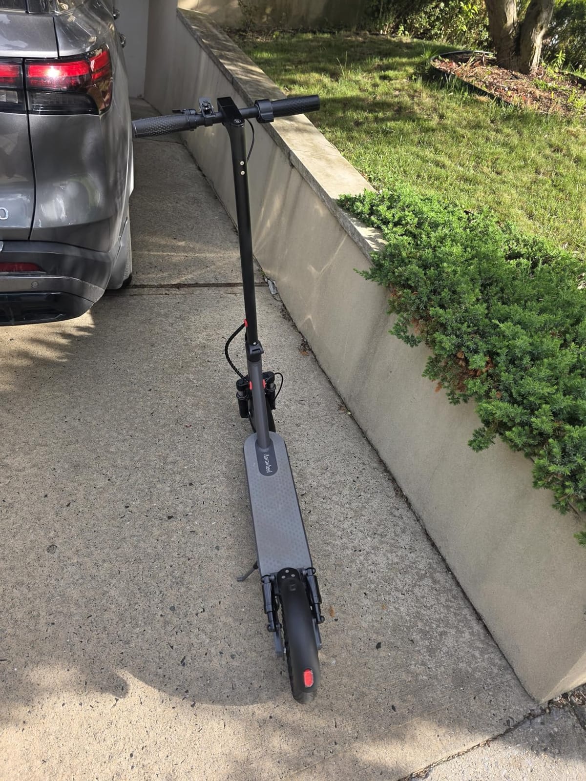 Aovowheel Electric Scooter for Adults, Folding E Scooter Commuting Scooters customer photo 1