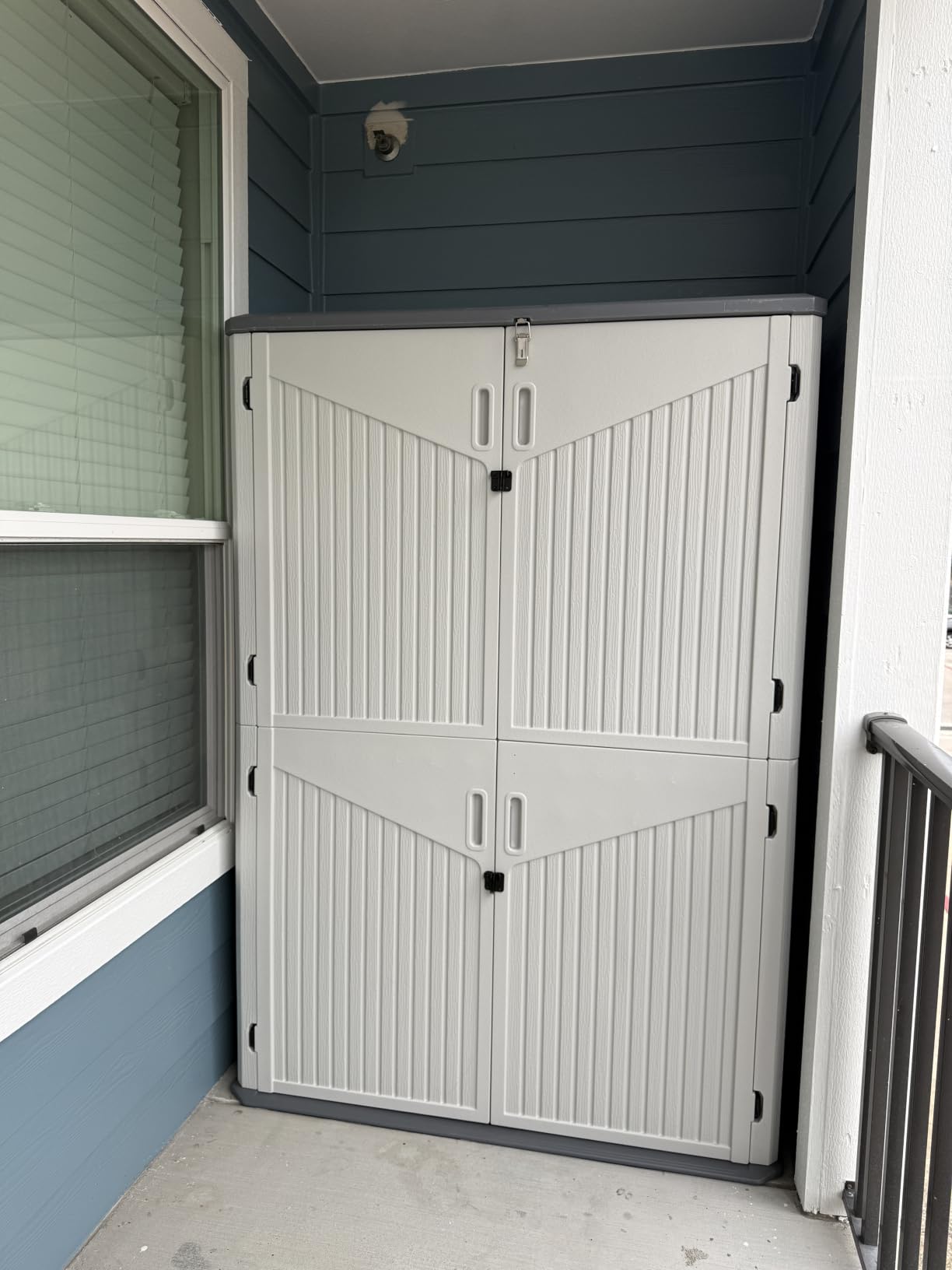 Aoxun 64 Cu.Ft Resin Outdoor Storage Shed with 2 Shelves & Floor, White customer photo 1