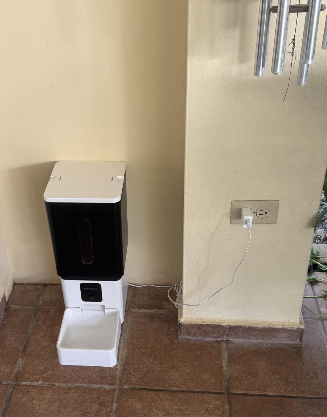Large Breed Automatic Dog Feeder: 12L/50 Cups for 20-Days Food customer photo 2