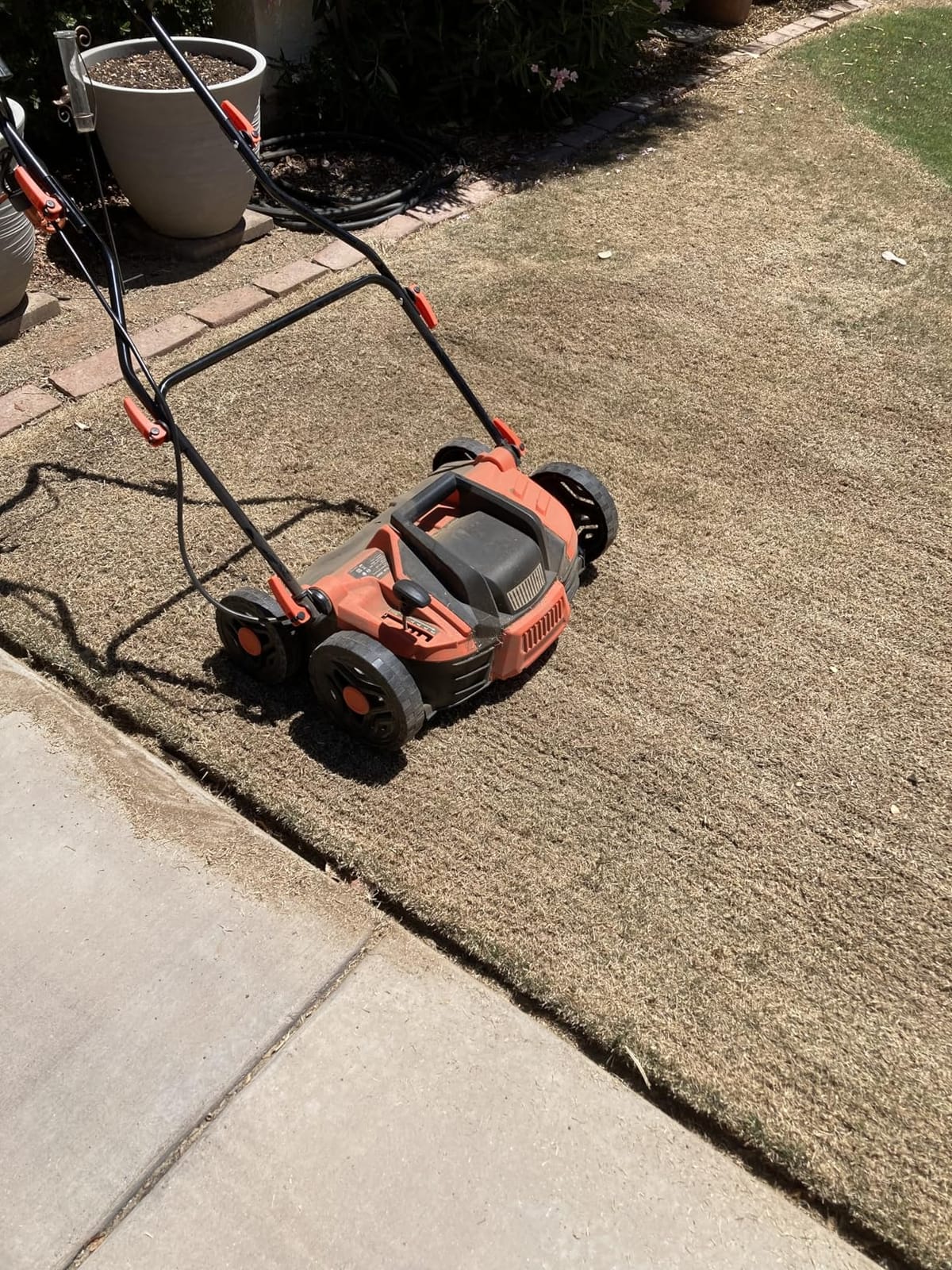 TIECTOWN 2026 Upgrade 16-Inch 15.5A Electric Dethatcher & Scarifier, Green customer photo 1