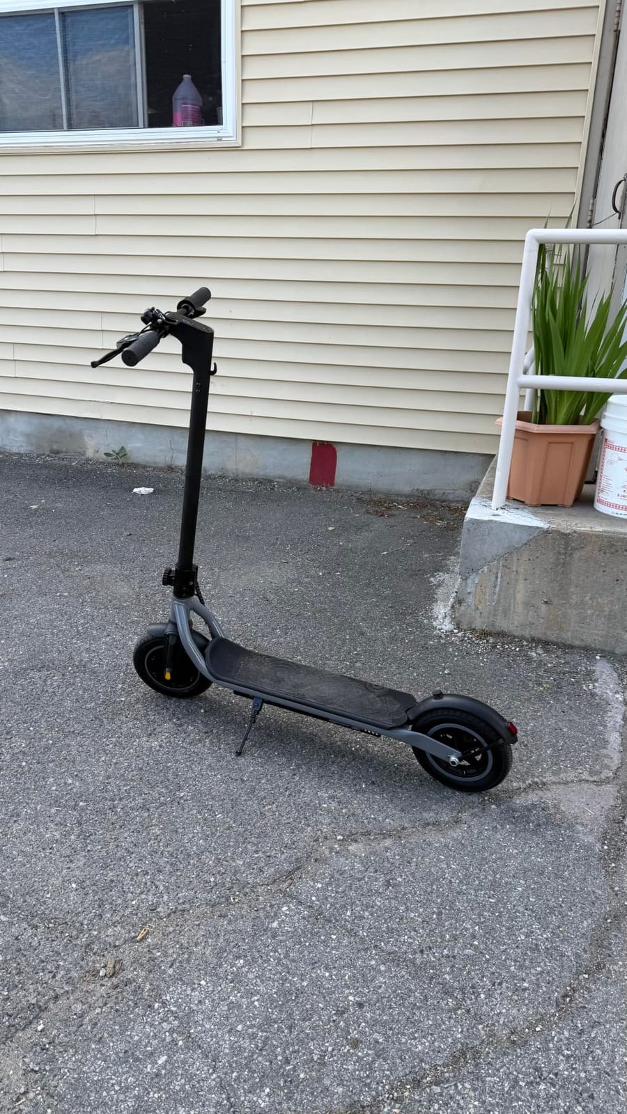Electric Scooter, 21/23/28 Miles Range, 20 MPH Speed, 350/500W Motor customer photo 1