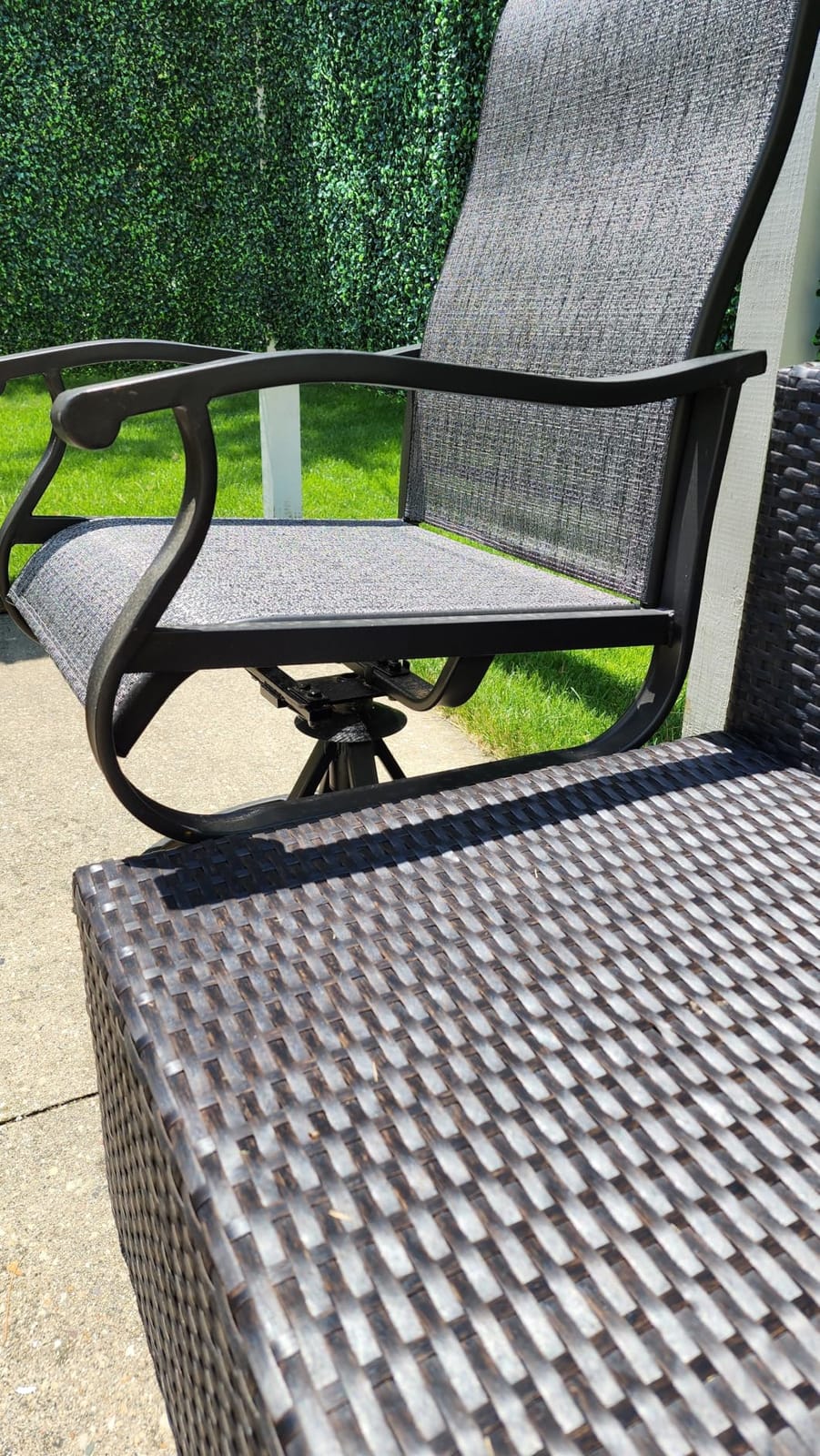 Vongrasig 5 Pieces Patio Furniture Set with Cushion, Glass Table, Navy Blue customer photo 1